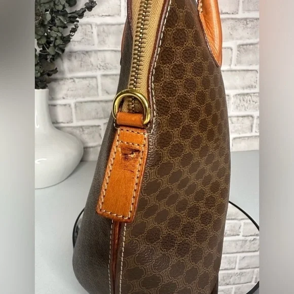 Celine Macadam Canvas Handbag Brown Coated
Canvas with double leather handles - Picture 7 of 8